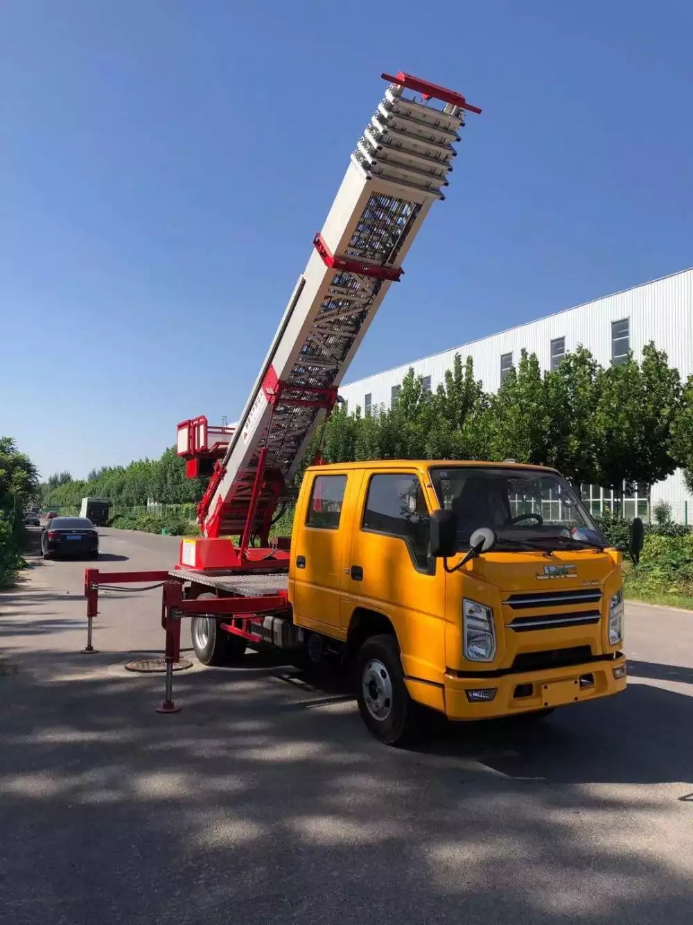 吉阳附近的云梯车出租服务：轻松解决高空作业需求