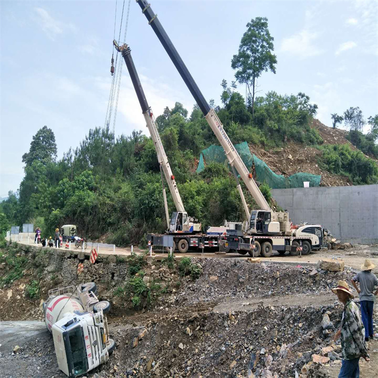 吉阳汽车掉沟里叫吊车救援要多少钱